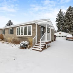 Boho Bliss: 3 Bedroom, Fenced Yard