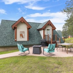 Dakota Cabin:1 mi. Sheridan Lake