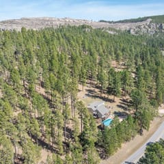 Forest Cabin, Hottub, 7 beds,