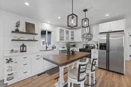 3 bed,2 bath Luxury & Private Turf Yard