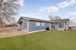 3 bed,2 bath Luxury & Private Turf Yard