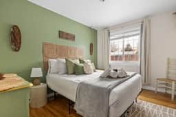 Boho Bliss: 3 Bedroom, Fenced Yard