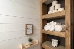 Downtown Modern-Farmhouse Studio with Hot Tub