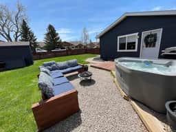 Downtown Modern-Farmhouse Studio with Hot Tub