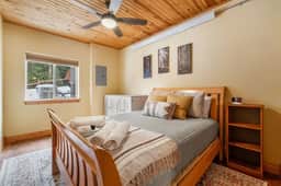 Cozy Cabin: Private Hot Tub, Starlink & Nature