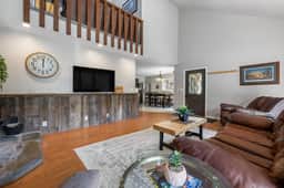 Forest Cabin, Hottub, 7 beds,