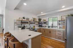Modern Farmhouse | HotTub + Walk to Crow Peak Brew