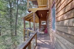 13 beds, Hot tub, flat parking, Terry Peak!