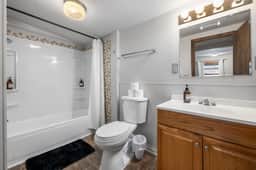 Room 16 – Classic Comfort - Image 2