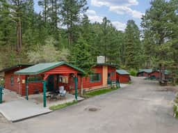 The Pondo: Cabin 1, 2 bedroom, 2 bed, kitchen