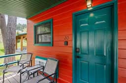The Pondo: Room 20 – Spacious Stay - Image 4