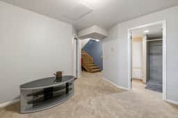 Heated pool, views, chef's kitchen, 3 levels - Image 2