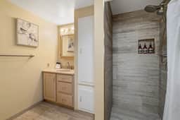 Heated pool, views, chef's kitchen, 3 levels - Image 3
