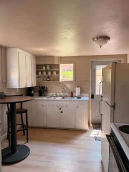 2 bedroom, walk in shower, minisplit AC/heat - Image 2