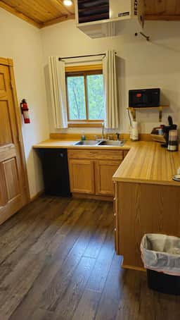 Cabin #9 - Image 5