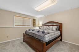 Heated pool, views, chef's kitchen, 3 levels - Image 5