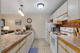 Condo: 1 bed, 1 bath, DVD Library, Fishing Gear - Image 4