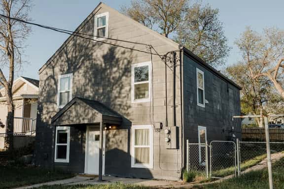 Cozy Stay in the Heart of Rapid City - Image 1