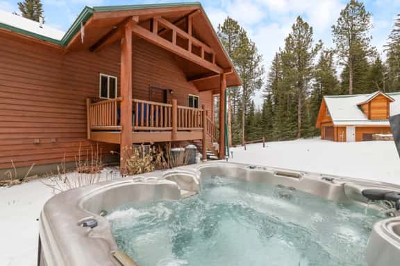 2 bedroom, 2 bathroom, 4 bed, Starlink, Hottub - Image 1