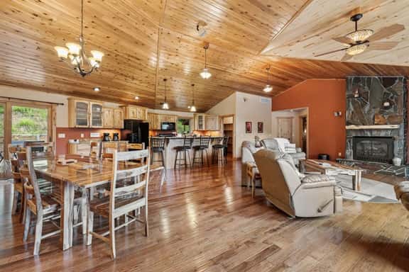Peaceful Forest Park Lodge - Image 1