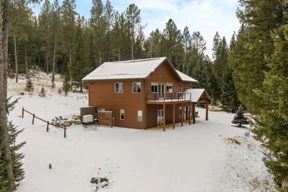 Cozy Cabin: Private Hot Tub, Starlink & Nature - Image 1