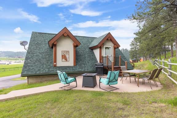 Dakota Cabin:1 mi. Sheridan Lake - Image 1