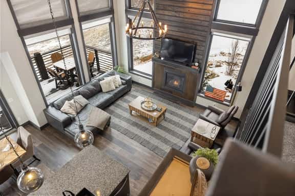 Modern Mountain Retreat - Image 1