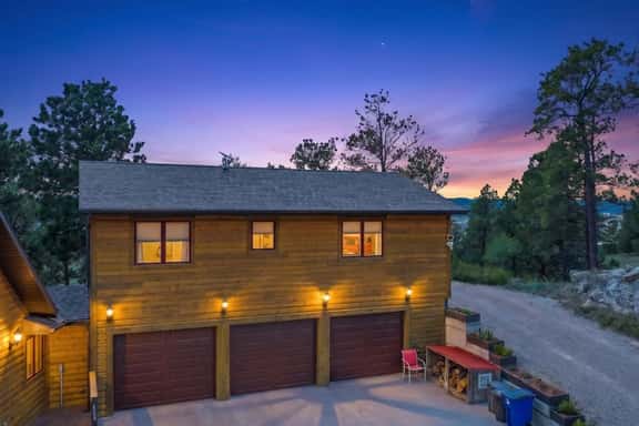 Treetop Guesthouse | Wilderness Feel In Rapid City - Image 1