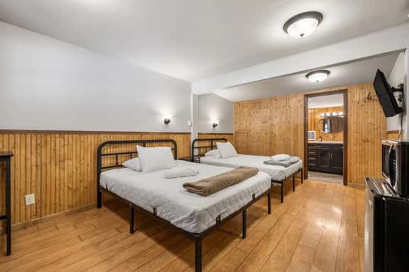The Pondo: Room 20 – Spacious Stay - Image 1