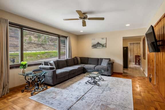 The Pondo: Cabin 1, 2 bedroom, 2 bed, kitchen - Image 1