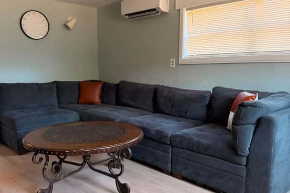 2 bedroom, walk in shower, minisplit AC/heat - Image 1