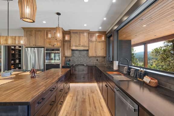 4 King bedrooms, 3.5 bath, Hot Tub, Cliff Views - Image 1