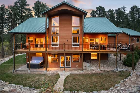 Private: 10 Beds, Hot Tub & Forest Views Near Lead - Image 1