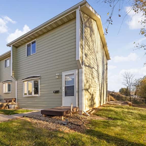 2 bedroom, 1 bath, townhome, west rapid location - Image 1