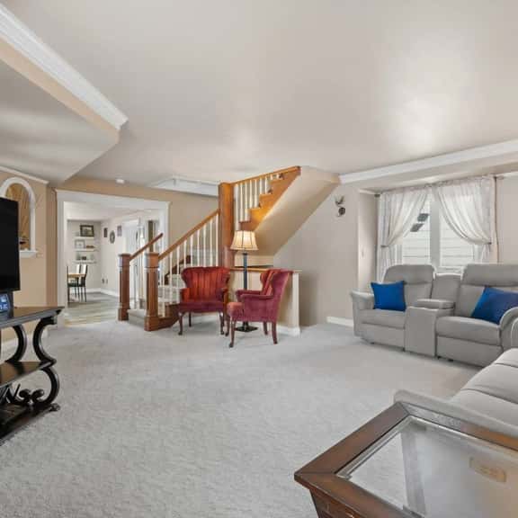 The cozy corner getaway! - Image 1