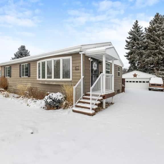 Boho Bliss: 3 Bedroom, Fenced Yard - Image 1