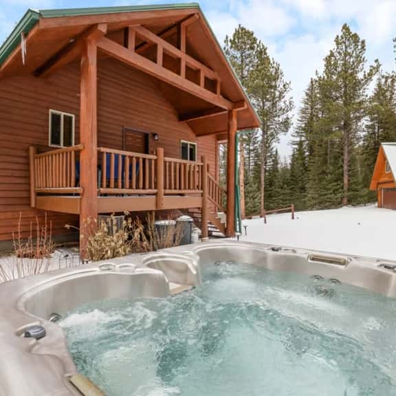 2 bedroom, 2 bathroom, 4 bed, Starlink, Hottub - Image 1