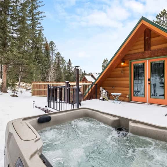 Studio, secluded, HOT TUB, Couples Perfect Getaway - Image 1
