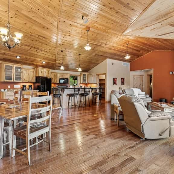 Peaceful Forest Park Lodge - Image 1