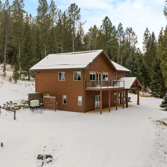 Cozy Cabin: Private Hot Tub, Starlink & Nature - Image 1