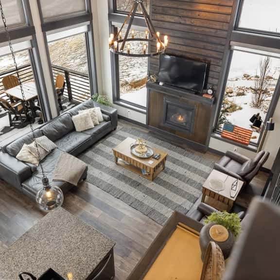 Modern Mountain Retreat - Image 1