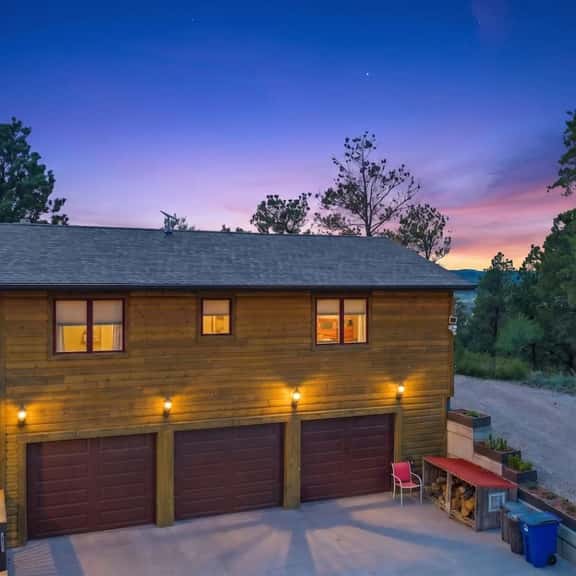 Treetop Guesthouse | Wilderness Feel In Rapid City - Image 1