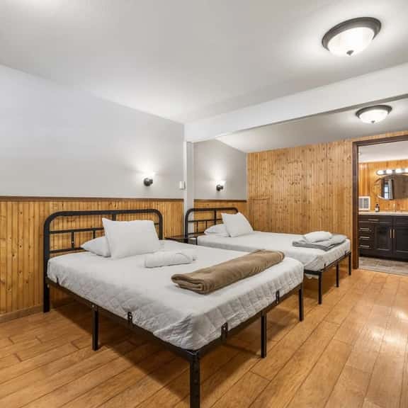 The Pondo: Room 20 – Spacious Stay - Image 1