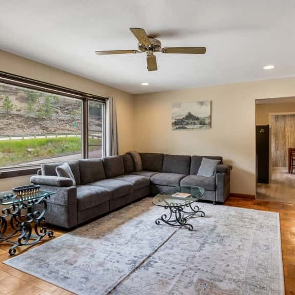 The Pondo: Cabin 1, 2 bedroom, 2 bed, kitchen - Image 1