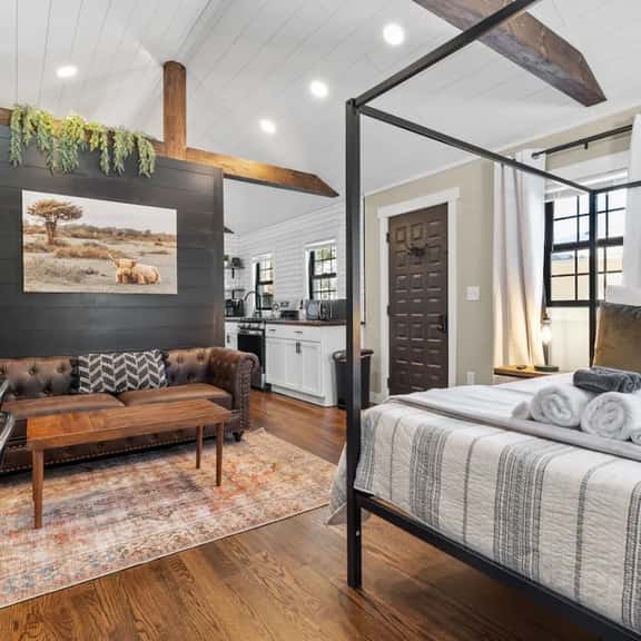 Cottage 10-Modern Farmhouse - Image 1