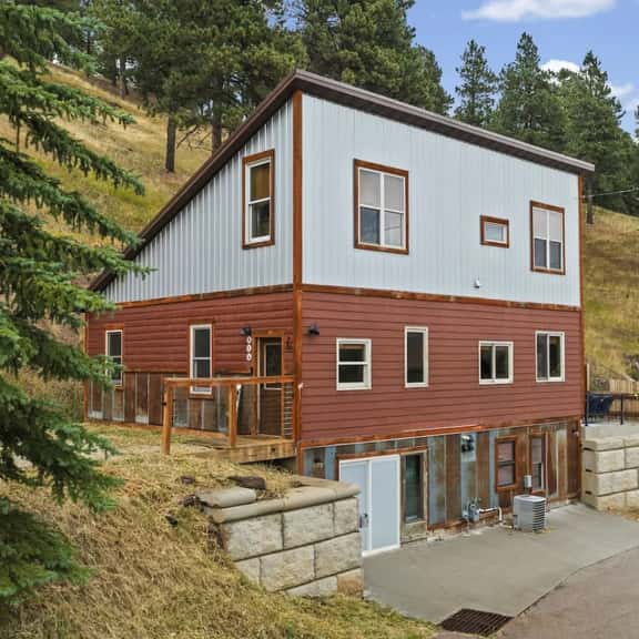 Large Group Cabin, Hot Tub, Lots of Flat Parking - Image 1