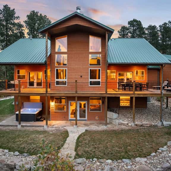 Private: 10 Beds, Hot Tub & Forest Views Near Lead - Image 1