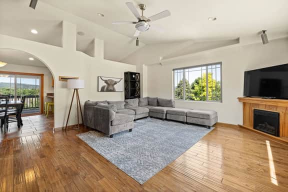 7 beds, 2.5 baths, Secret room