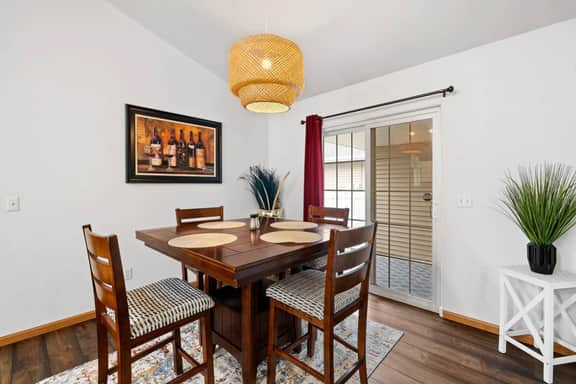 Townhouse, Fenced Yard 2bd 2Bath