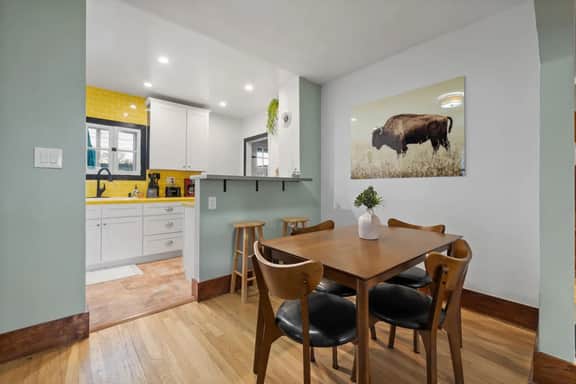 Downtown, 2bedroom, 2 bath, Beautiful Apartment!
